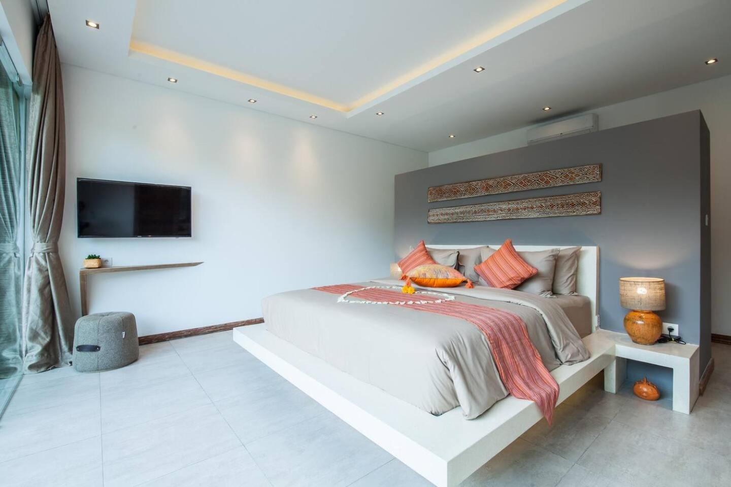 Chill Out In A Luxurious 4 Bedroom