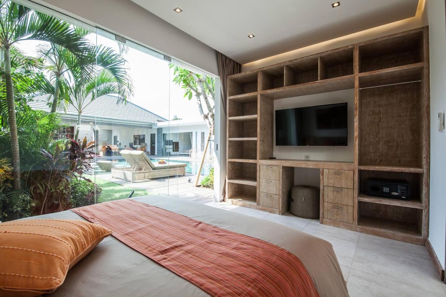 Chill Out In A Luxurious 4 Bedroom Villa Seminyak (Bali)