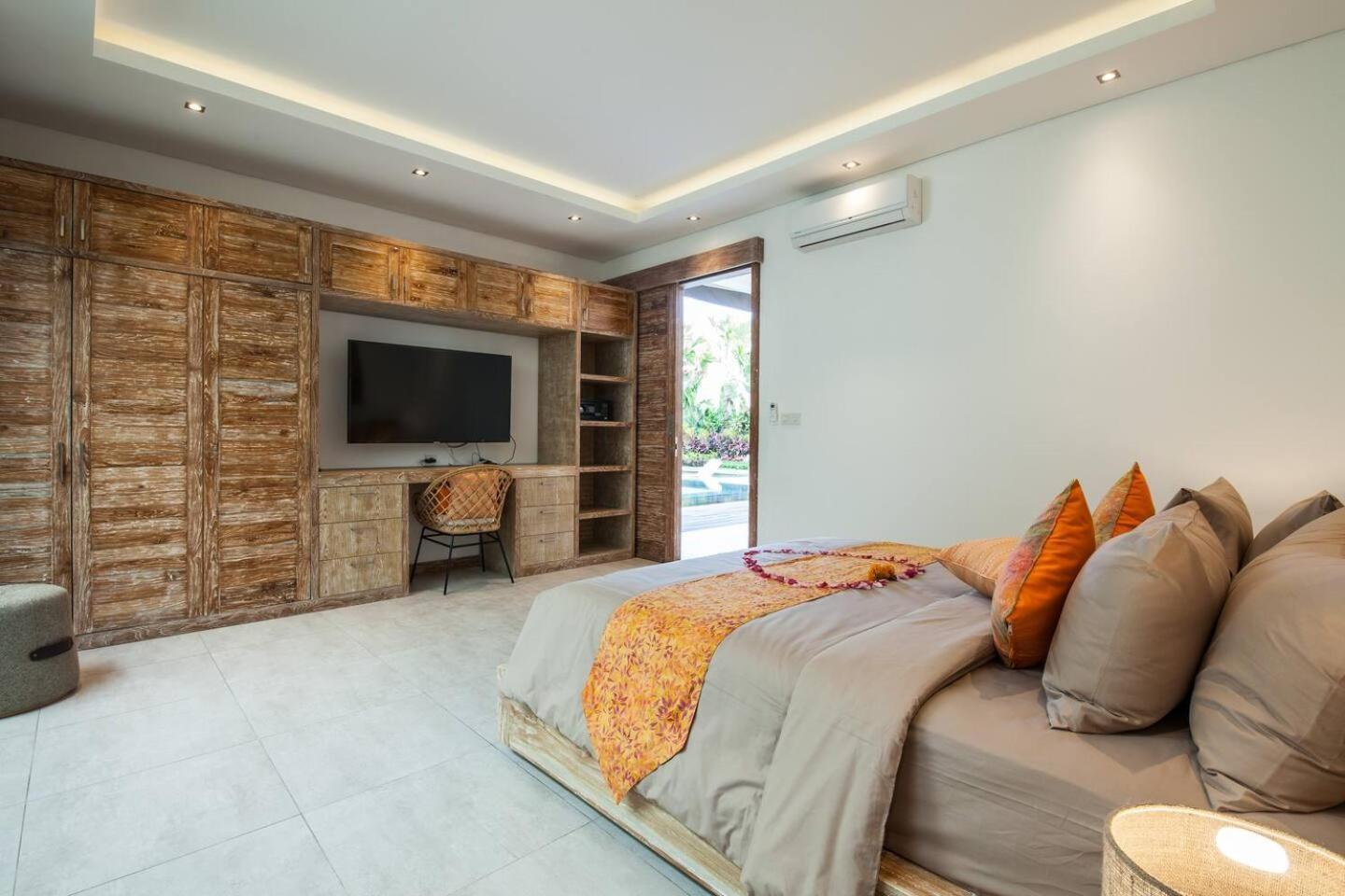 Chill Out In A Luxurious 4 Bedroom Villa