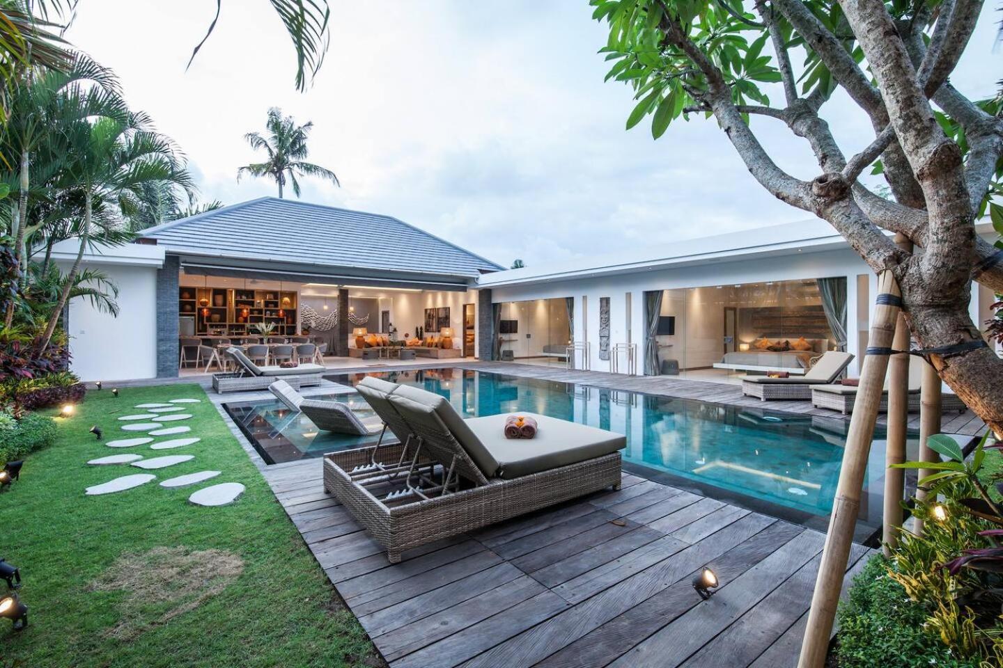 Chill Out In A Luxurious 4 Bedroom Villa